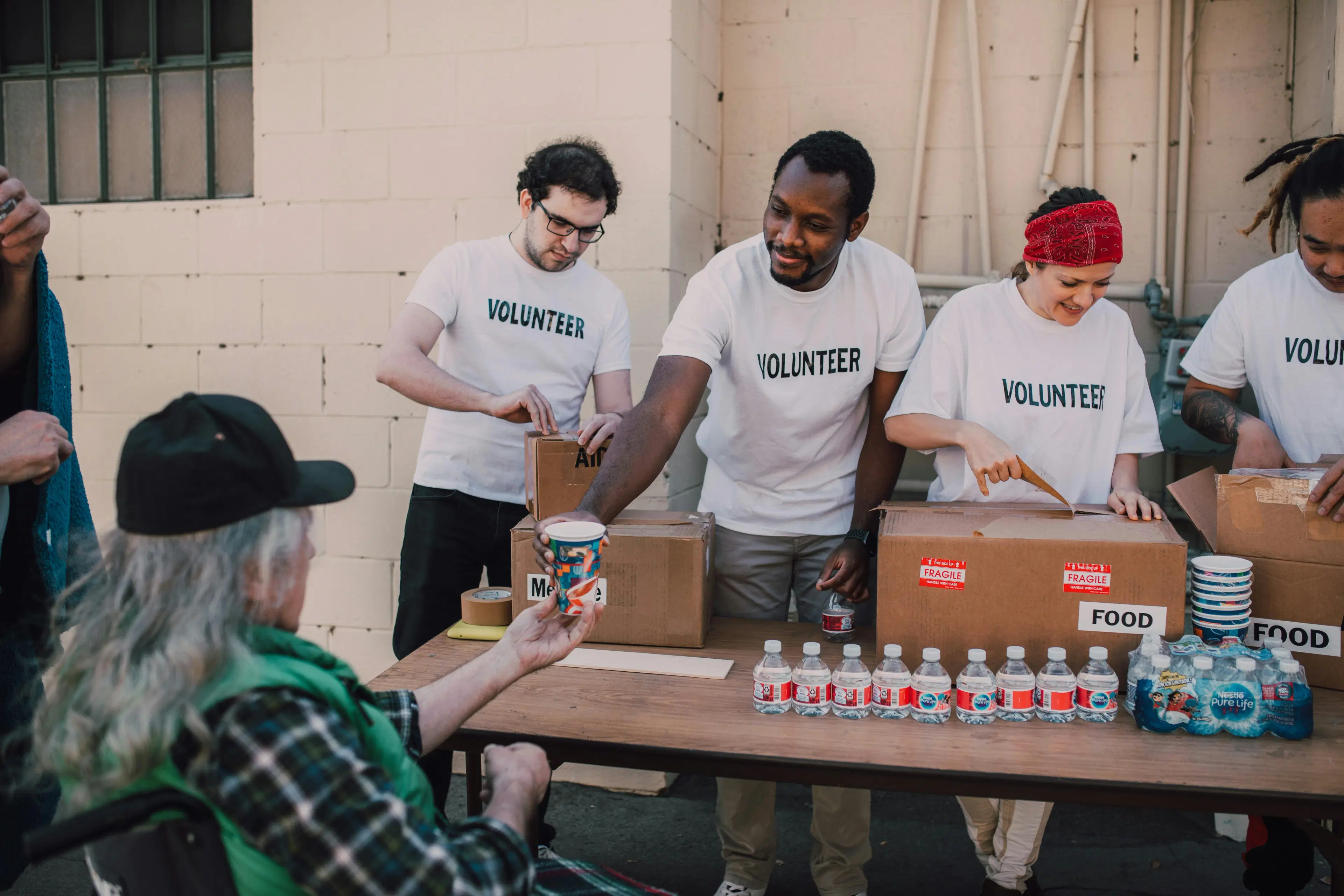 Cottonwood Title team volunteering at Texas food drive community event